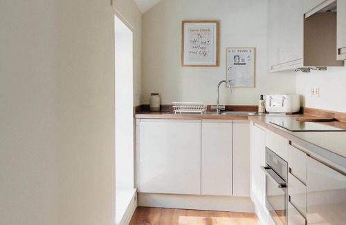 West End Apartment | Charming Central Mews Home with Secure Parking