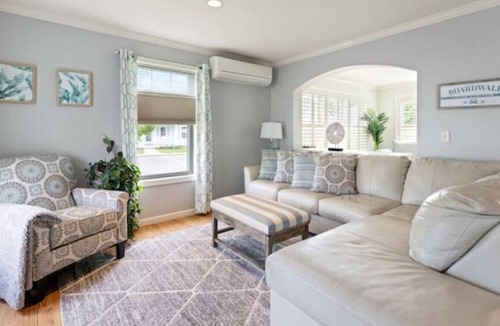 Ocean Park Apartment | Charming Coastal Getaway | Sleeps 6 | Gym