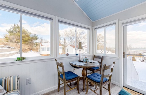 Wells Cottage | Charming coastal cottage with free WiFi, screened porch, shared pool & hot tub