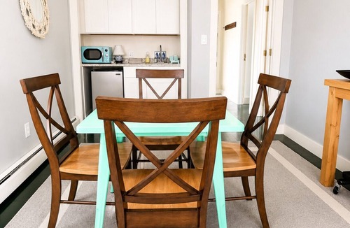 Freeport House | Charming Coastal Suite