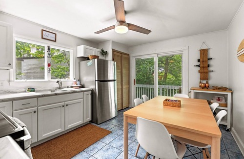 Ocean Park Cottage | Charming cottage short walk to beach!
