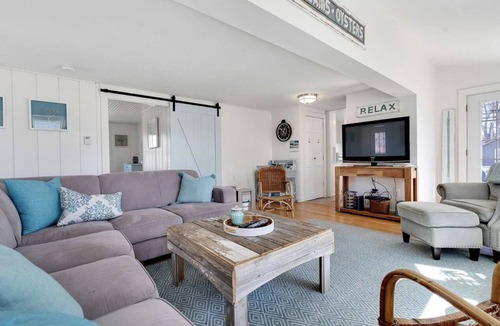 Ocean Park Cottage | Charming cottage only 3 min walk to beach!