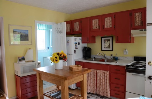 Ocean Park Apartment | Charming cottage apartment close to the beach