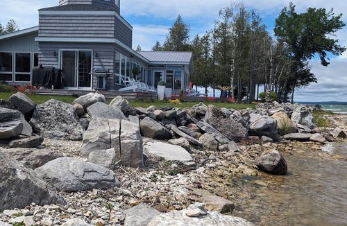 De Tour Village Cottage | Charming cottage with amazing views St Mary's River in De TourVillage