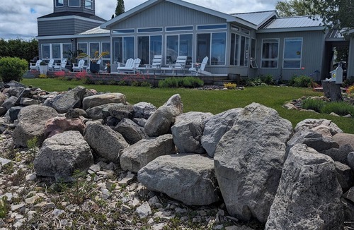 De Tour Village Cottage | Charming cottage with amazing views St Mary's River in De TourVillage