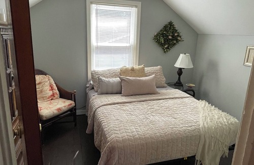Livonia Cottage | Charming cottage at the cove!
