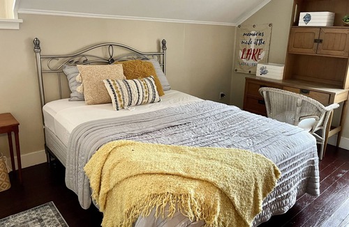 Livonia Cottage | Charming cottage at the cove!