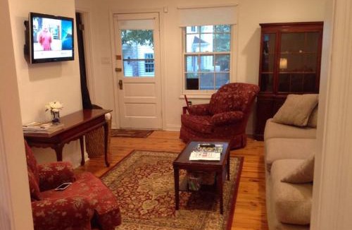 Lexington House | Charming Cottage on a City Farm!