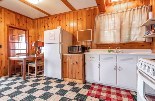 Friendship Cottage | CHARMING COTTAGE ON ROCHE-A-CRI LAKE WITH PRIVATE PIER AND BEACH - PET FRIENDLY