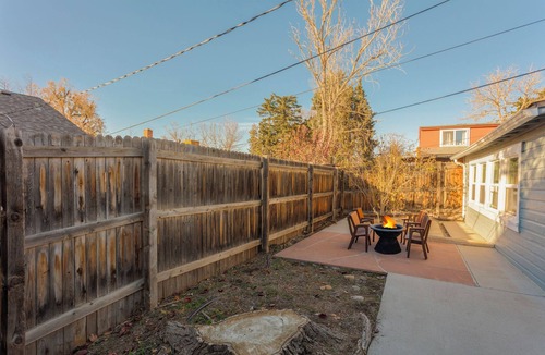 Englewood Cottage | Charming Cottage - Prime Location - Garage - 1BD