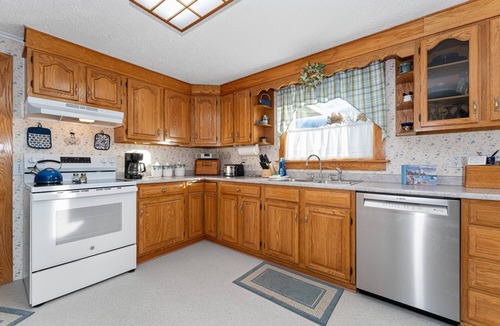 Hulls Cove Cottage | Charming Cottage Steps from Hulls Cove Beach & Entrance to Acadia!