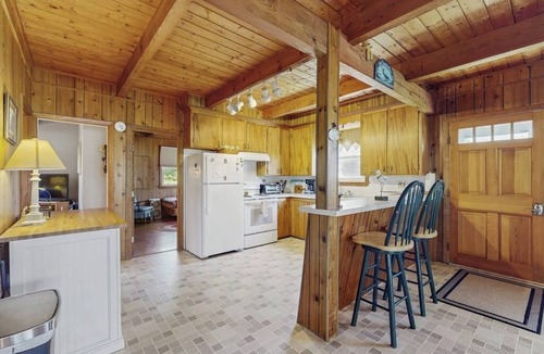 Kennebunkport House | Charming cottage with outdoor space, full kitchen, & WiFi - near beach