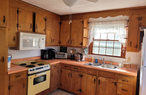 East Granby House | Charming East Granby house with AC and WiFi 3 minutes to Bradley Airport