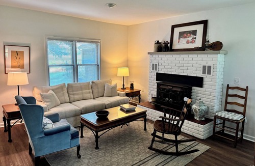 Sandusky House | Charming Family Farmhouse Near Cedar Point