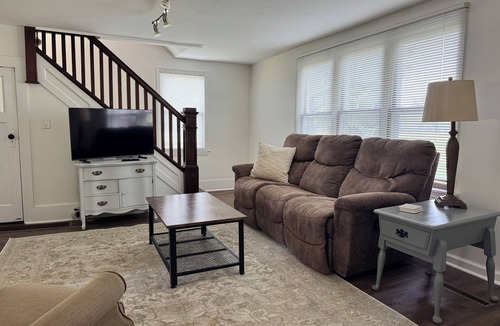 Sandusky House | Charming Family Farmhouse Near Cedar Point