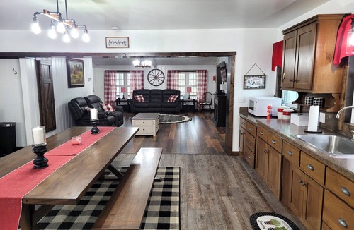Jackson Other | Charming Farmhouse Retreat with Hot Tub