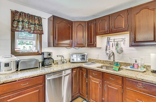 Farmington House | Charming Farmington Home ~ 5 Mi to UConn Health!