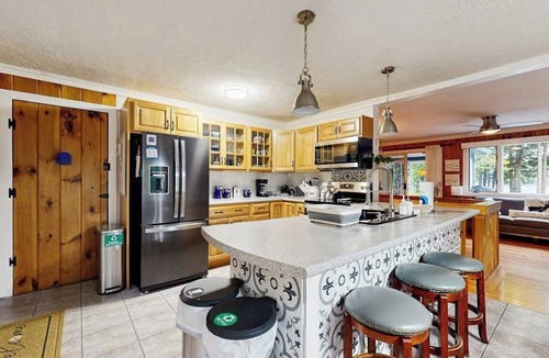 Monmouth House | Charming Four-Season Lakehouse with Scenic Views and Activities for All Ages