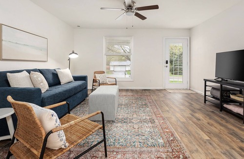 Traverse City House | 🎗Charming Fully Renovated 3BDR Ranch Style Home in TC ➠ 3019!