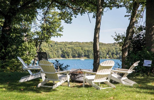 Omena Cottage | Charming guesthouse at historic Sunset Lodge