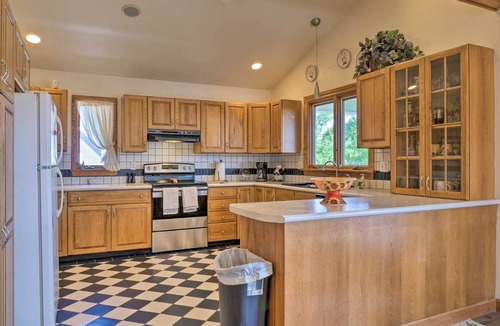 Lisbon Cottage | Charming Hanoverton Cottage on Guilford Lake!