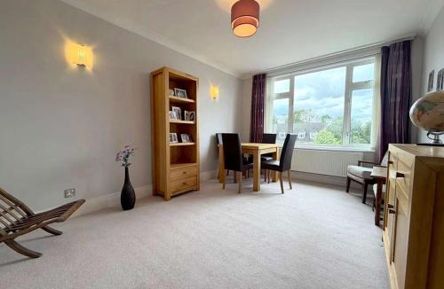 Harrogate Apartment | Charming Harrogate Stay Close to Parks & Centre