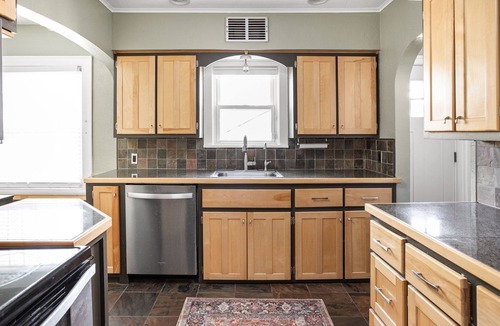 Indianapolis House | Charming Historic Fully Updated Home- Sleeps 12-13. Pet friendly!