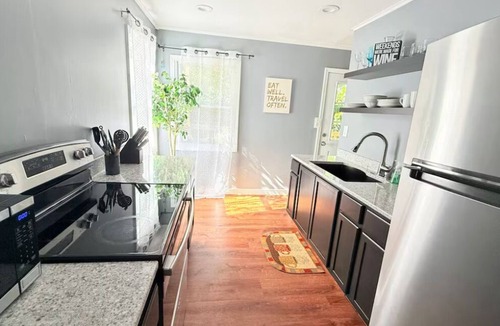 Kettering House | Charming Home, Near cheese cake factory Business WIFI in the Kettering area.