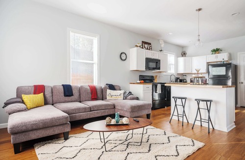 Indianapolis House | Charming home with fire pit near downtown