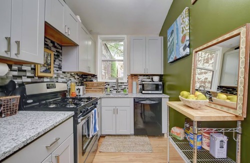 Lawrenceville House | Charming House in Lawrenceville, Pittsburgh; next to Butler St- 4BR, 2bth & yard