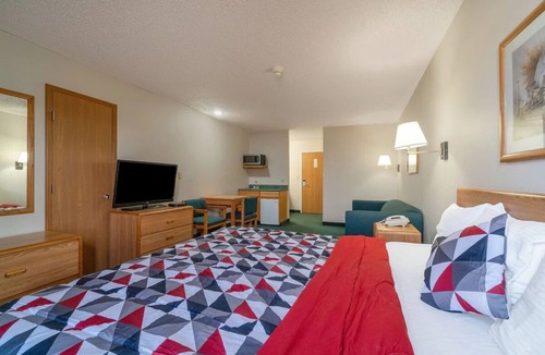 Texhoma Hotel | Charming King Room w/Jetted Tub – Designed for Ultimate Relaxation