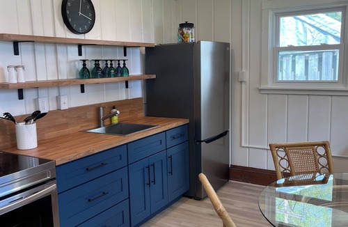 Tawas City Cottage | Charming Lake Huron cottage