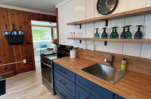 Tawas City Cottage | Charming Lake Huron cottage