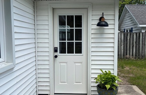 Tawas City Cottage | Charming Lake Huron cottage