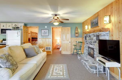 Aitkin Cabin | Charming Lakefront Cabin on Clean & Clear Big Pine Lake. Pet Friendly!n