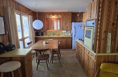 Pellston Cottage | Charming lakeside cottage on beautiful Douglas Lake