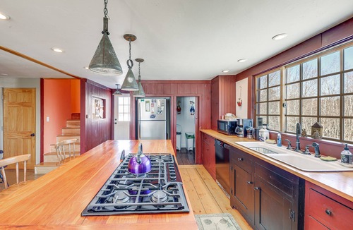 Center Lovell House | Charming Lovell Farmhouse - 17 Acres w/Mtn Views!