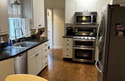 Oak Bluffs Cottage | Charming Martha's Vineyard Cottage Minutes from the Beach