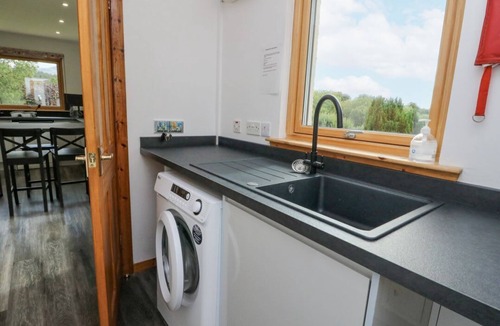 Torcastle Cottage | Charming Maybank Home Near Torcastle