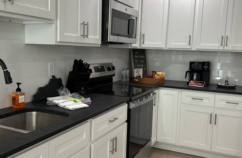 Elizabethtown House | Charming, Modern, New Construction Retreat – Right in the Heart of Etown