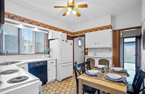 Revere Apartment | Charming New England style apartment 6 mi to downtown Boston, 4 mi to airport