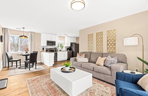 Roseville Apartment | Charming New Unit in the Heart of Roseville
