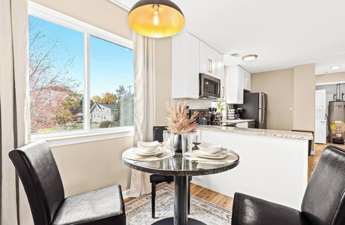 Roseville Apartment | Charming New Unit in the Heart of Roseville