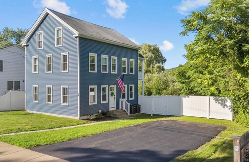 Tariffville Apartment | Charming & Newly Renovated Apartment