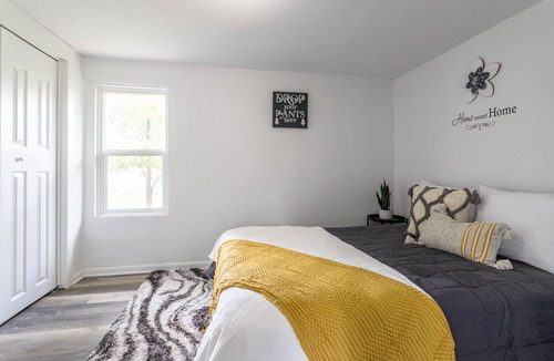 Erie House | Charming Old Town Erie Retreat-Mountain Views!