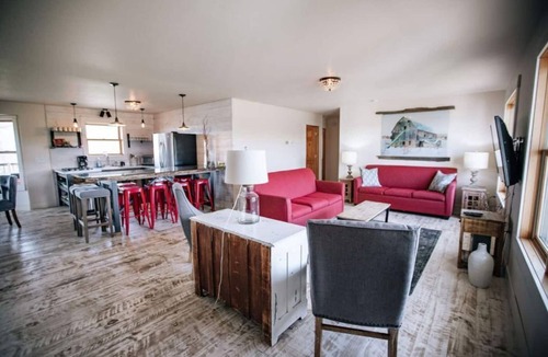 Sand Creek House | Charming & Private 5 BR Country Getaway