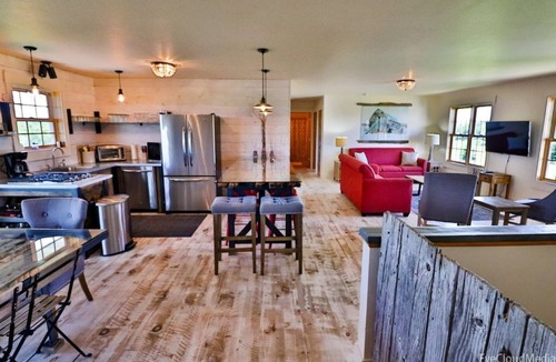 Sand Creek House | Charming & Private 5 BR Country Getaway