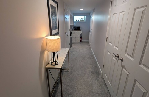 Mount Auburn Apartment | Charming Private-Entry Studio Walk to OTR & DWTN! Cincinnati,OH. Downtown views!