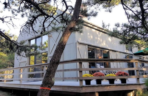 Indian Neck Heights House | Charming Private Wellfleet Vacation House Walk to Beach