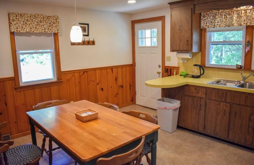 Dennis Port House | Charming Ranch Home with Screened-In Porch Near Haigis Beach